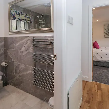 Yewdale View דירה