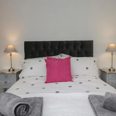 Yewdale View Apartment *