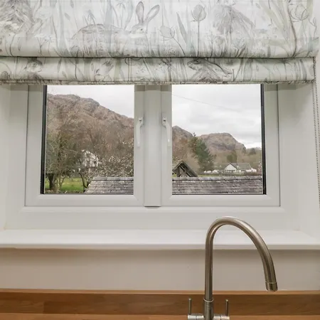 Yewdale View Apartment