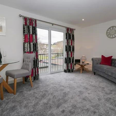 Yewdale View Apartment *